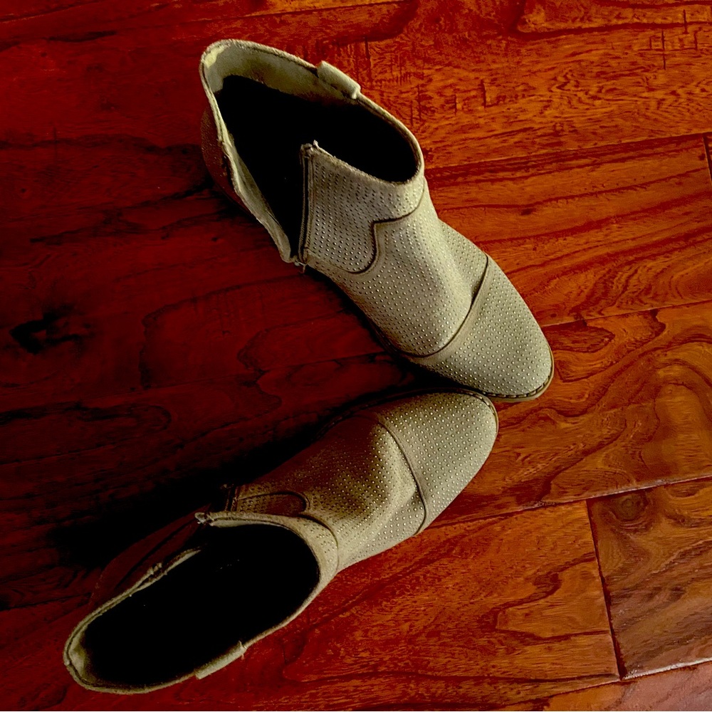 Report boots